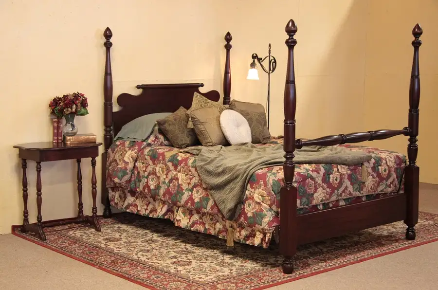 Main image of Queen Size Antique Mahogany 4 Poster Bed