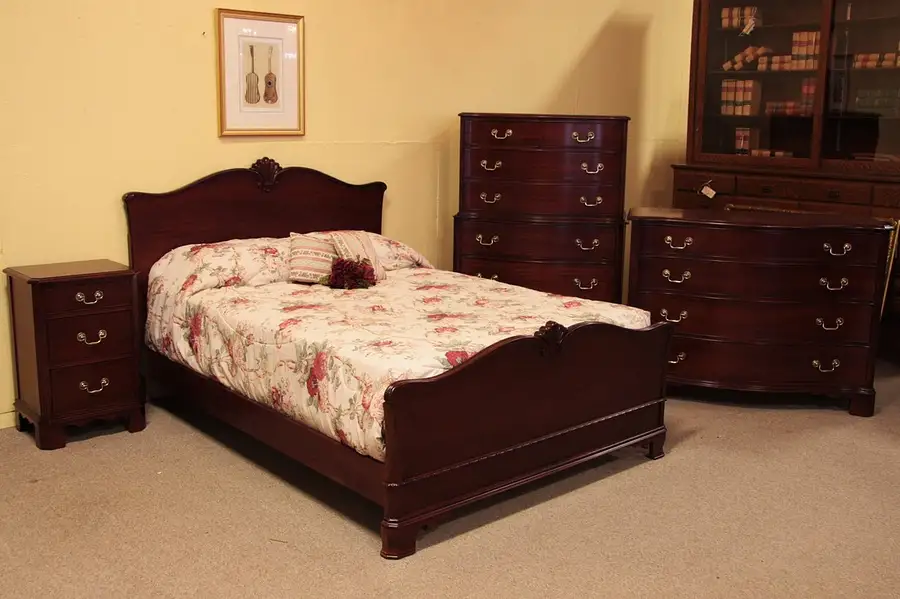 Main image of Georgian Mahogany 4 Pc. Bedroom Set