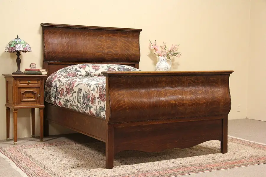 Main image of Curved Antique Quarter Sawn Oak 1900 Full Size Bed