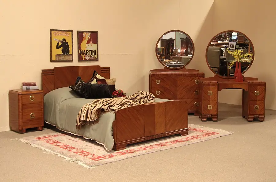 Main image of Art Deco Waterfall 4 Pc. Bedroom Set, Full Size