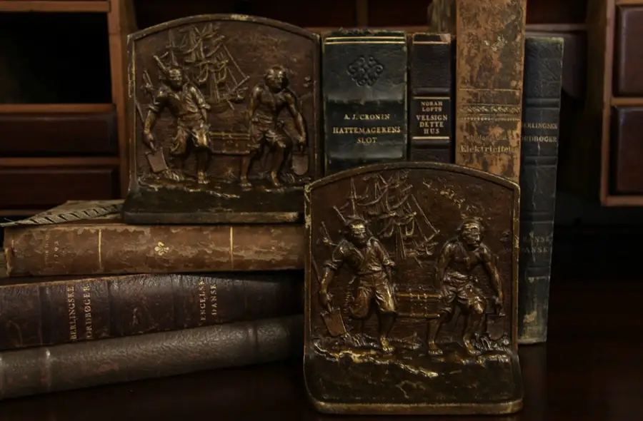 Main image of Pirates & Treasure Antique 1900 Pair of Bookends