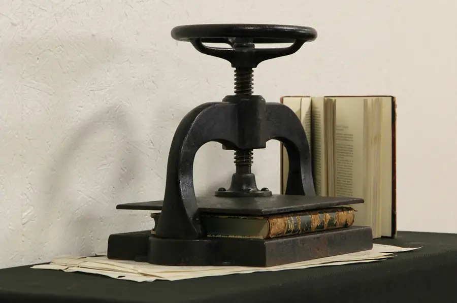 Main image of Victorian 1890's Antique Cast Iron Bookbinder Book Press