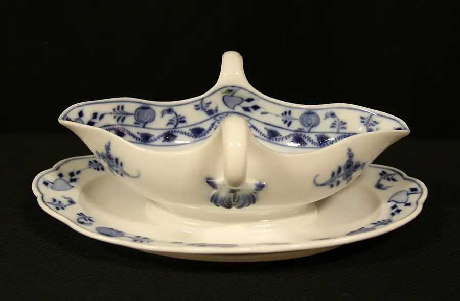 Main image of Meissen Blue Onion Sauce Boat or Gravy & Underplate