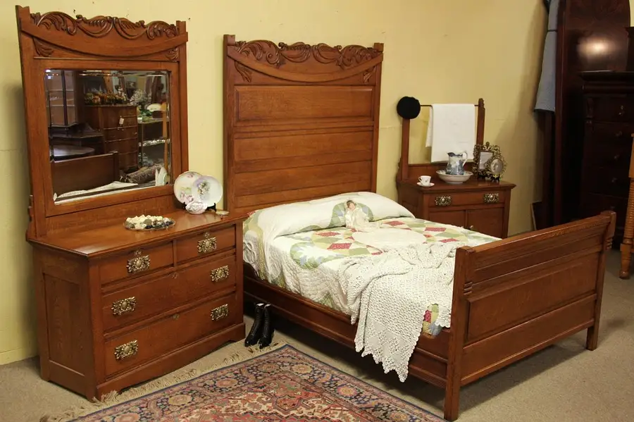 Main image of Victorian Carved Oak 3 Pc. Bedroom Set