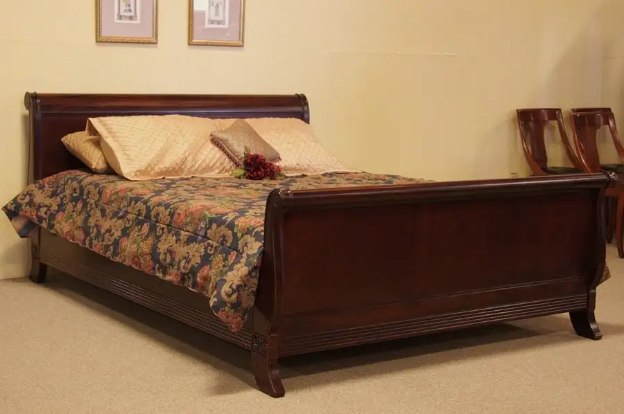 Main image of Drexel Heritage Queen Mahogany Sleigh Bed