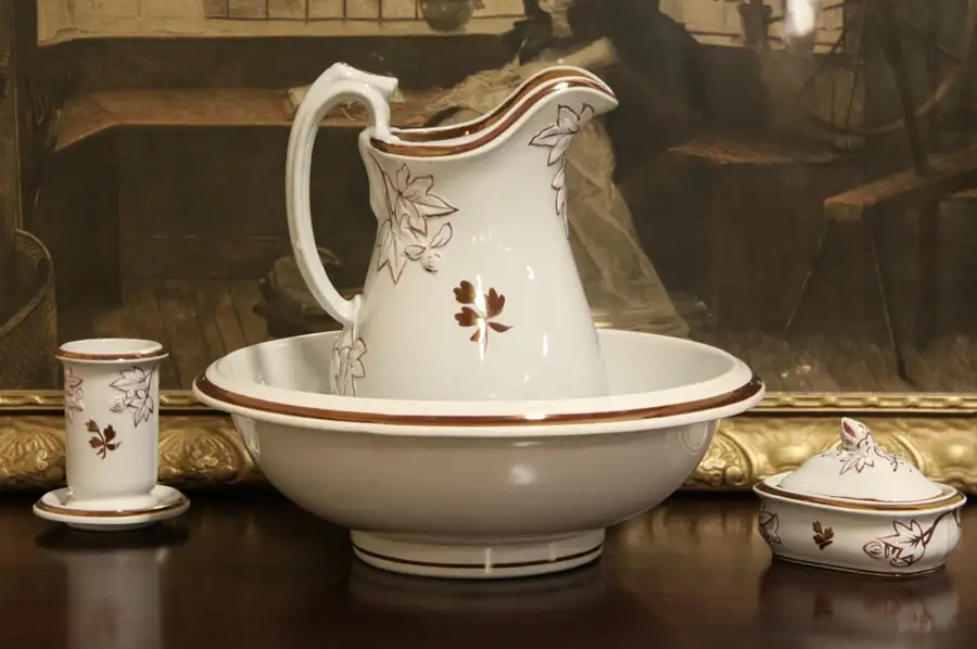Main image of Tea Leaf Davenport English Bowl & Pitcher Set