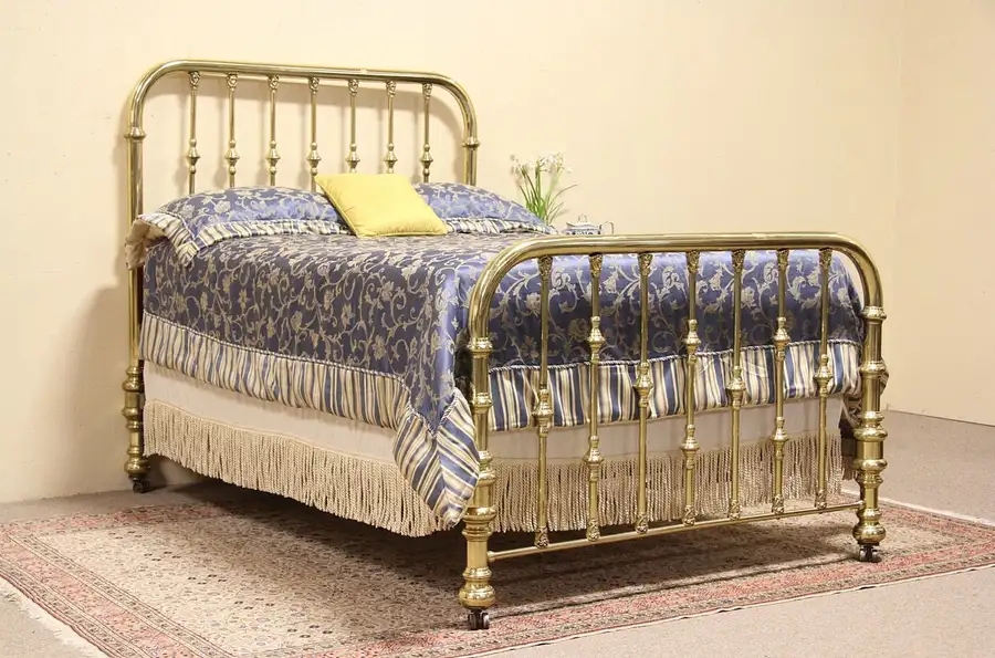 Main image of Brass Antique Chicago 1900 Bed, Full or Queen Size