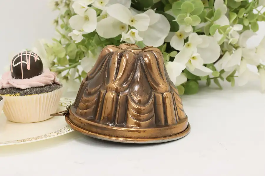 Main image of Farmhouse Antique Flower Shape Copper Dessert Mold