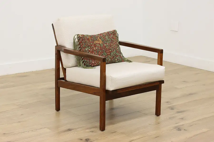 Main image of Midcentury Modern Vintage Lounge Chair New Upholstery