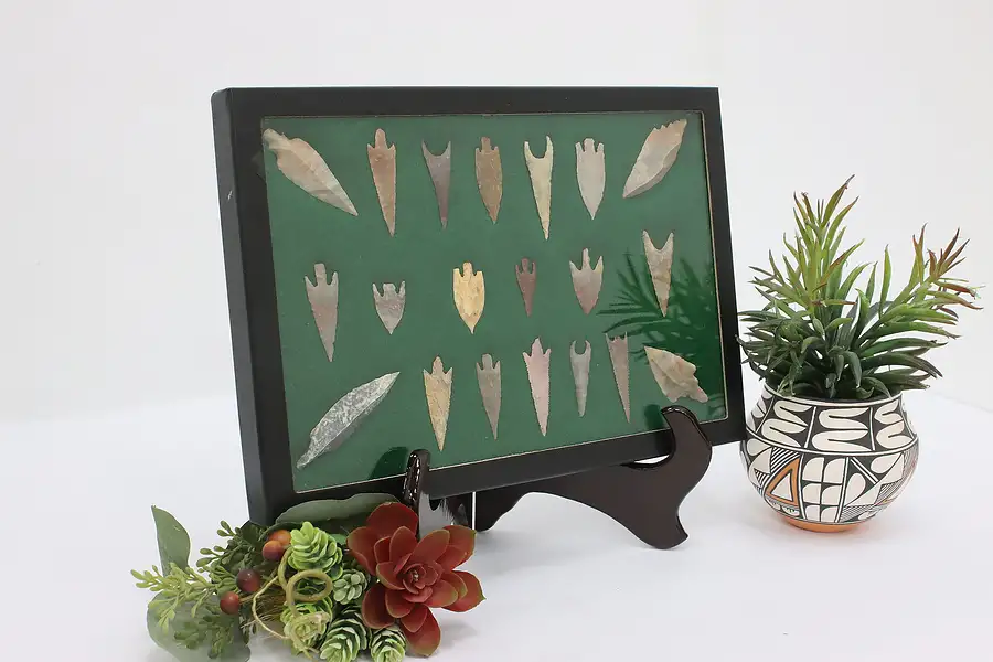 Main image of Set of 20 Antique Indigenous Stone Arrowheads in Case