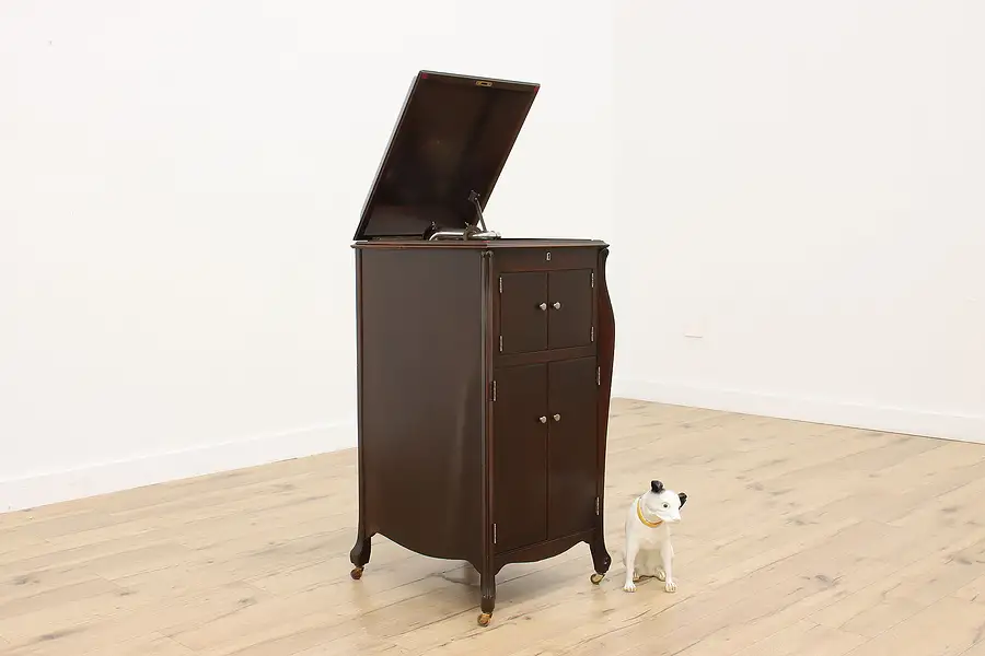 Main image of Victrola VV-XI Record Player Antique Oak Phonograph, Records