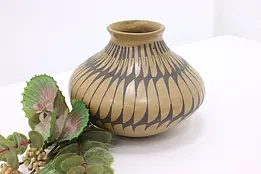 Contemporary Mexican Mata Ortiz Pottery Vase, Rosa Lopez #45142
