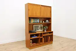 Danish Midcentury Modern Vintage Bookcase or Bar, Hundevad #48265