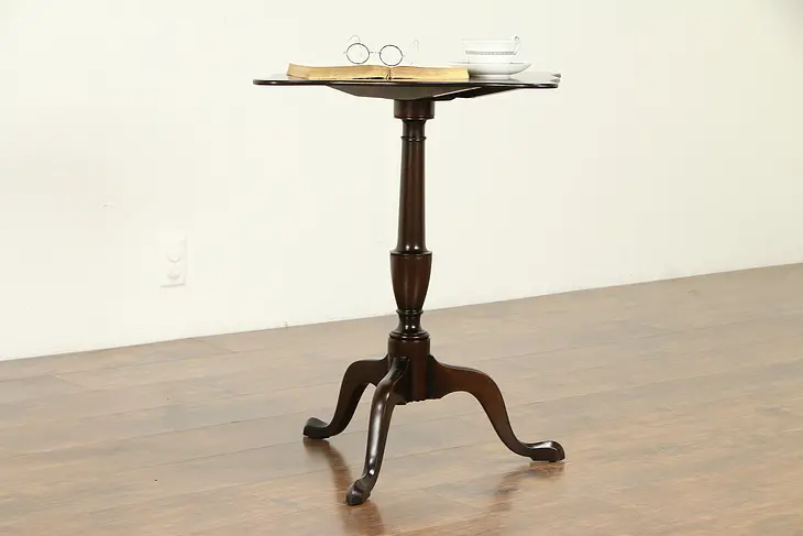 Mahogany Vintage Tilt Top Tea or Lamp Table, Williamsburg Restoration #32263
