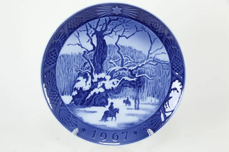 Royal Copenhagen Christmas Plate, The Royal Oak, 1967 #35969