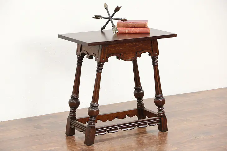 Carved Oak 1930 Vintage English Style End or Lamp Table