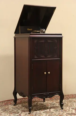 Brunswick 1917 Pat. Carved Mahogany Windup Phonograph Record Player
