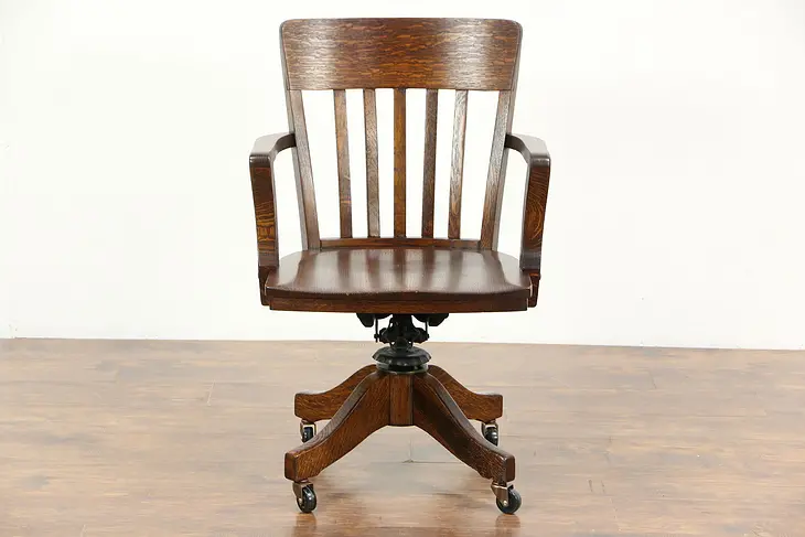 Oak Quarter Sawn Swivel Adjustable Antique 1920 Desk Chair, Arms