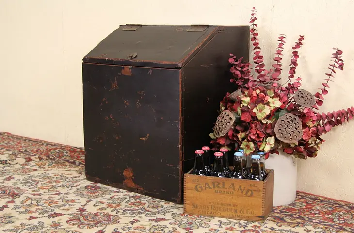 Chinese Lacquer Antique 1890's Tea Hopper Box
