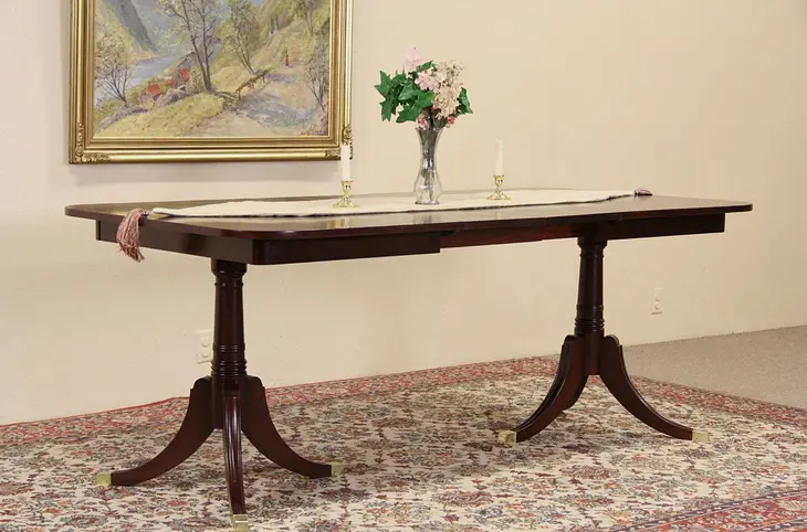Traditional Georgian 1940's Vintage Dining Table, 2 Leaves