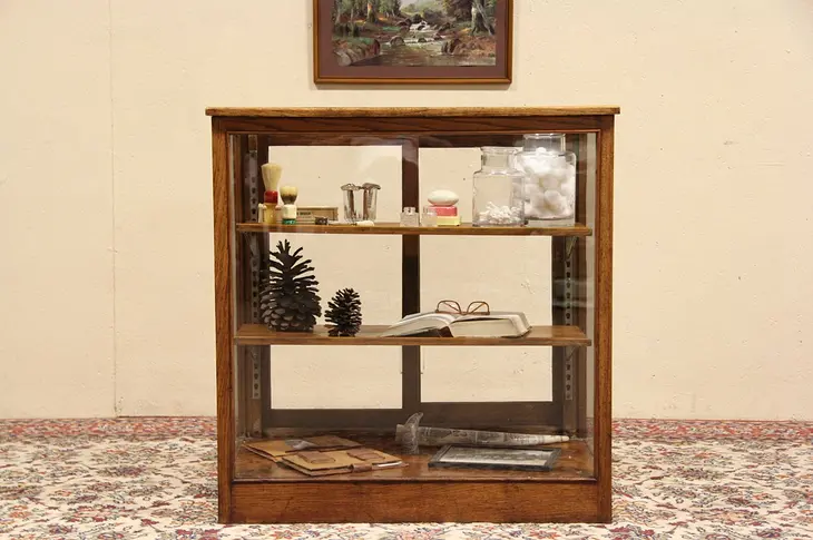 Milwaukee 1910 Oak Small Showcase Display Cabinet