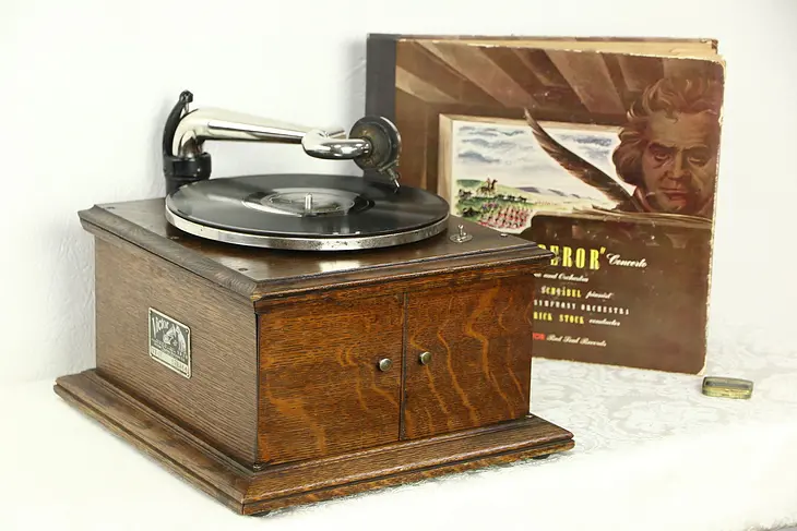 Victor Oak Antique 1915 Table Top Phonograph, Victrola Record Player