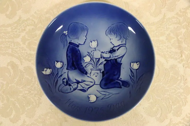 1975 Desiree' Old Copenhagen Mors Dag Collector Plate-A Surprise For Mother