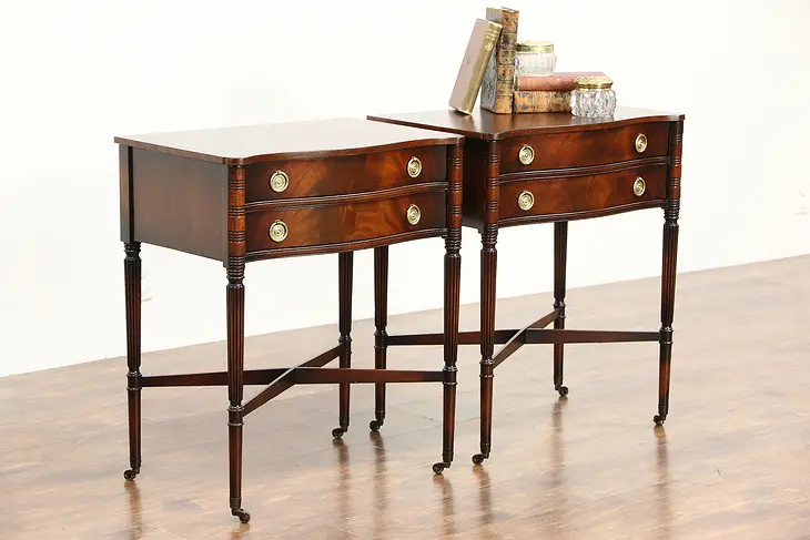 Pair of Traditional Sheraton Style Mahogany Vintage End Tables or Nightstands