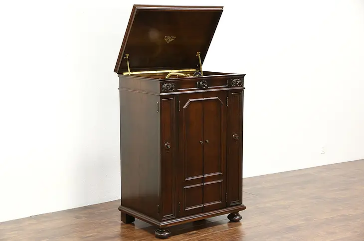 Victrola Phonograph, Credenza Model Victor Walnut Wind Up Record Player