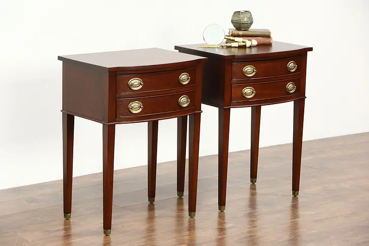 Pair of Traditional Federal Style Vintage End Tables or Nightstands