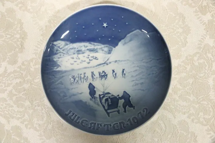 VINTAGE BING & GRONDAHL BLUE CHRISTMAS PLATE B&G DOG SLED SCENE 1972