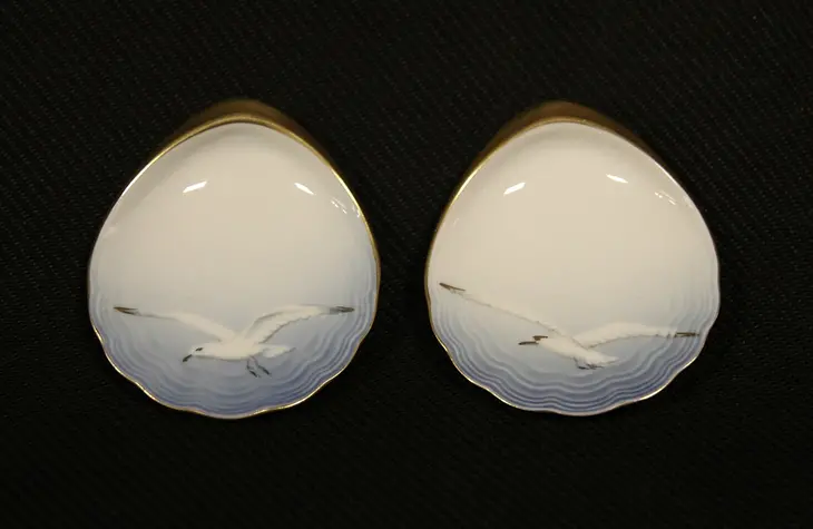 Pair of B & G Seagull Pattern Oyster Chips