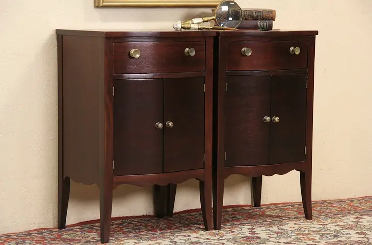 Pair of Mahogany 1940 Vintage Nightstands or End Tables