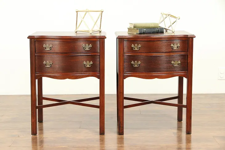 Pair of Vintage Mahogany Traditional End Tables or Nightstands #31046