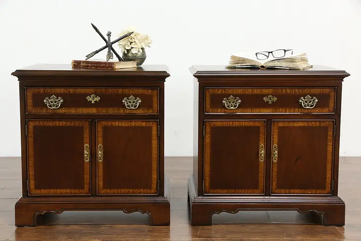 Pair of Traditional Vintage Mahogany Nightstands or End Tables, Drexel #35999