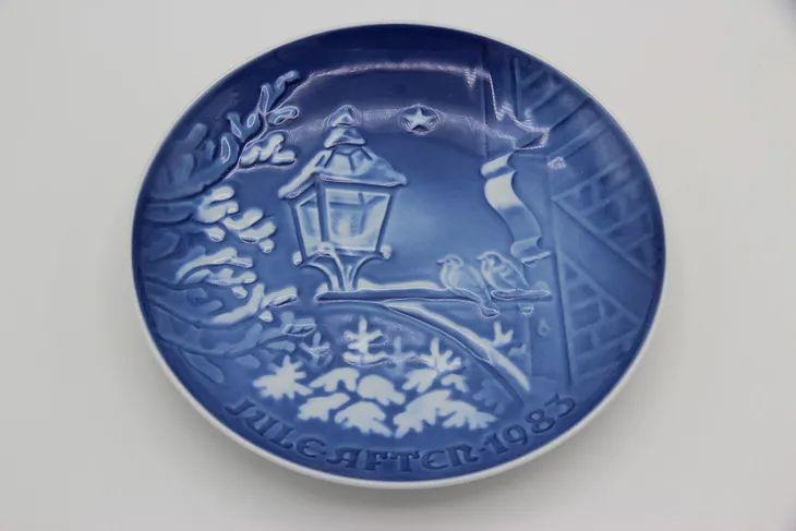 Bing and Grondahl Christmas Plate, Christmas in the Old Town, 1983 #36589