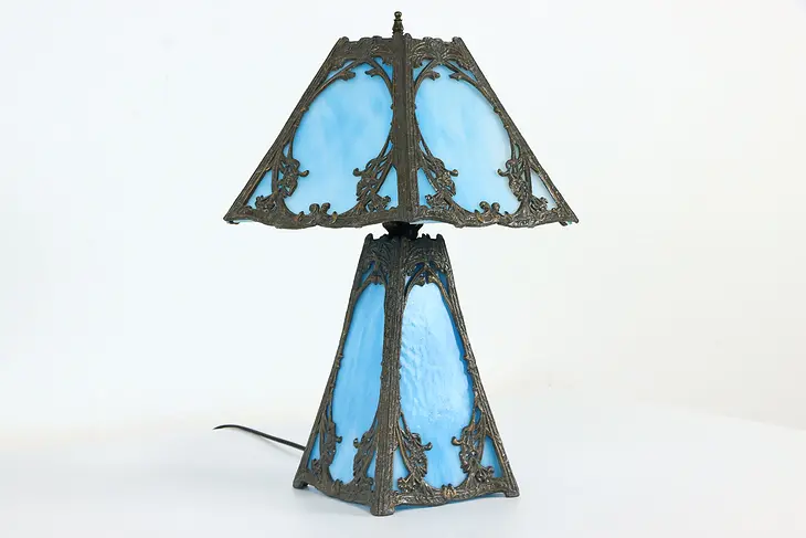 Stained Glass Filigree Shade & Lighted Base Vintage Boudoir Lamp #37565