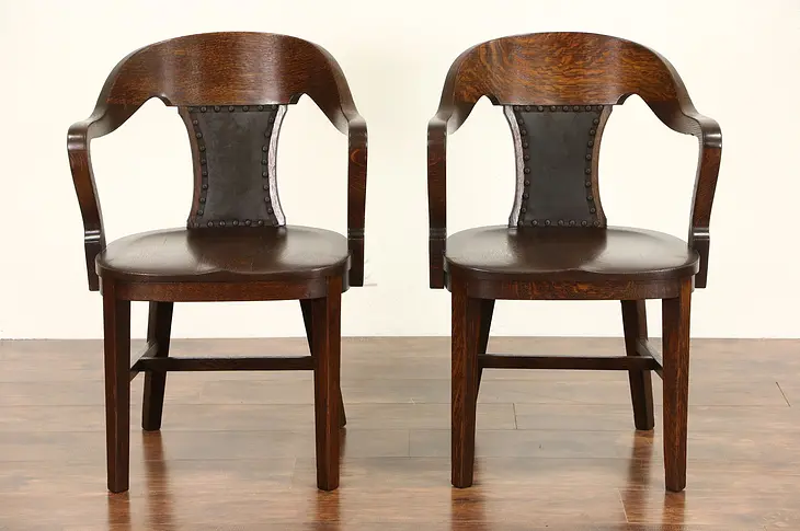 Pair of 1910 Oak Banker Chairs with Arms, Original Leather