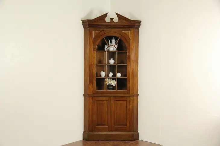 Traditional Vintage Mahogany Corner Cabinet, Biggs of VA