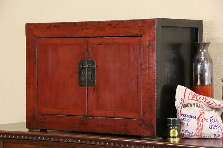 Chinese Antique 1900 Lacquer End Table, TV Console Cabinet