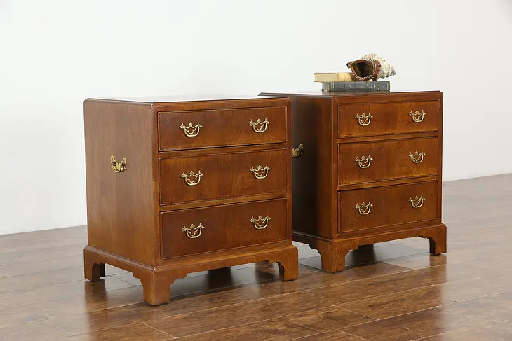 Pair of Traditional Vintage Walnut Nightstands or End Tables, Henredon #36388