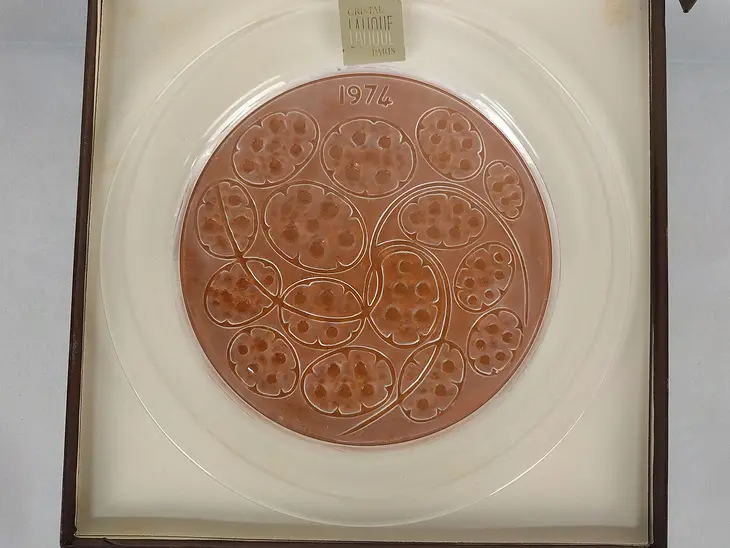 Lalique Annual Crystal Plate 1974 Silver Pennies