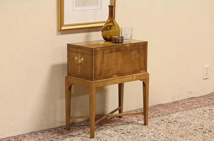 Baker Hepplewhite Box on Stand, Marquetry Medallion