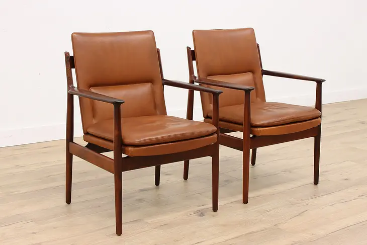 Pair of Midcentury Modern Rosewood & Leather Chairs, Arne Vodder, Sibast #43003