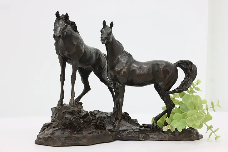 Intruder Wild Mustangs Sculpture Vintage Horse Statue Monroe #45247