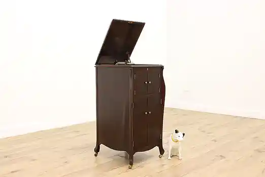 Victrola VV-XI Record Player Antique Oak Phonograph, Records #55626