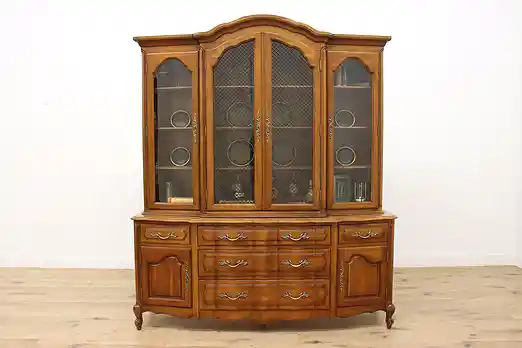 Country French Design Vintage Display Cabinet, Thomasville #51138