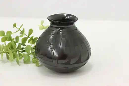 Mexican Mata Ortiz Blackware Pottery Vase, Ortega #50038