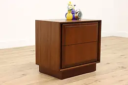 Midcentury Modern 60s Vintage Walnut Nightstand or End Table, Dillingham #41132
