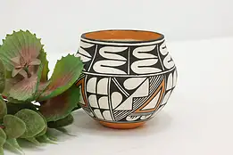 Acoma Pueblo Native American Vintage Pottery Vase, Nez #51191